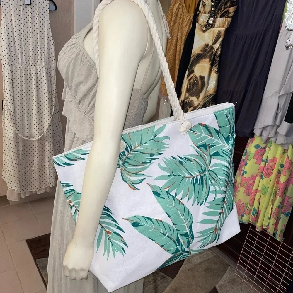 - DONDON LARGE CANVAS GREEN PALM PRINT ZIP BEACH BACH TOTE WITH ROPE HANDLES